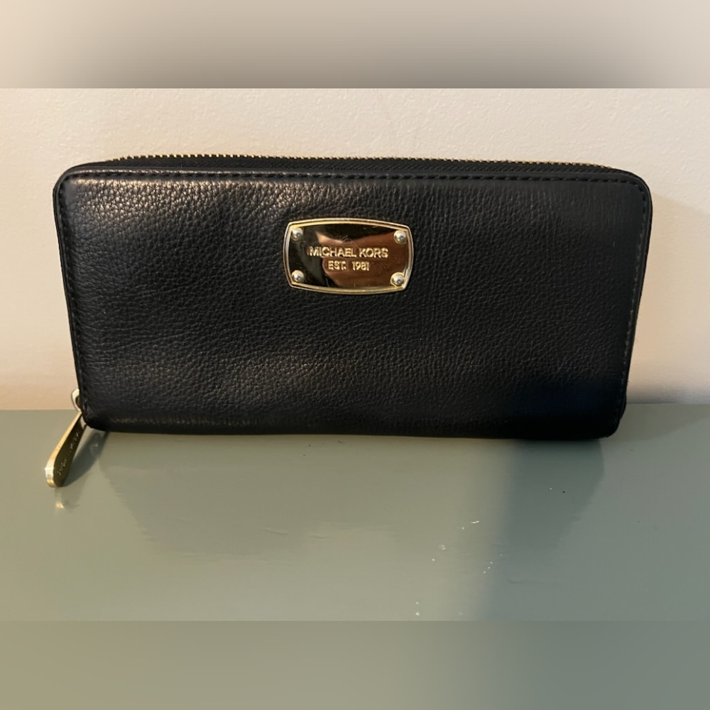 Michael kors black and gold tone leather wallet